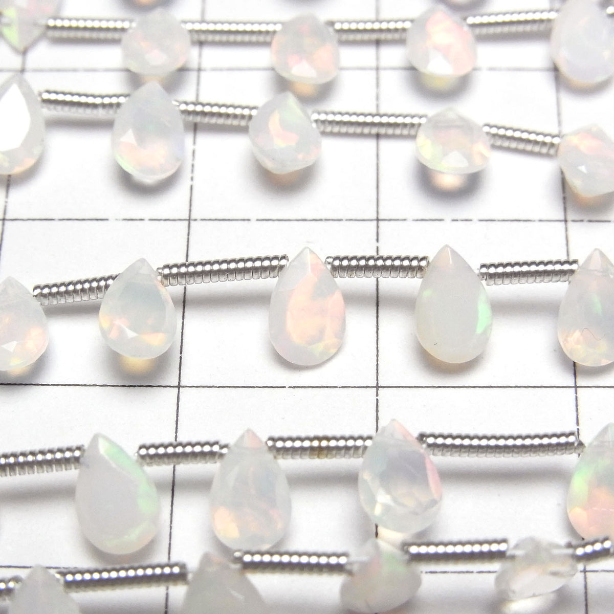 Opale éthiopienne de haute qualité AAA, forme poire à facettes, 6x4 mm, 1 fil de perles (8 pièces)