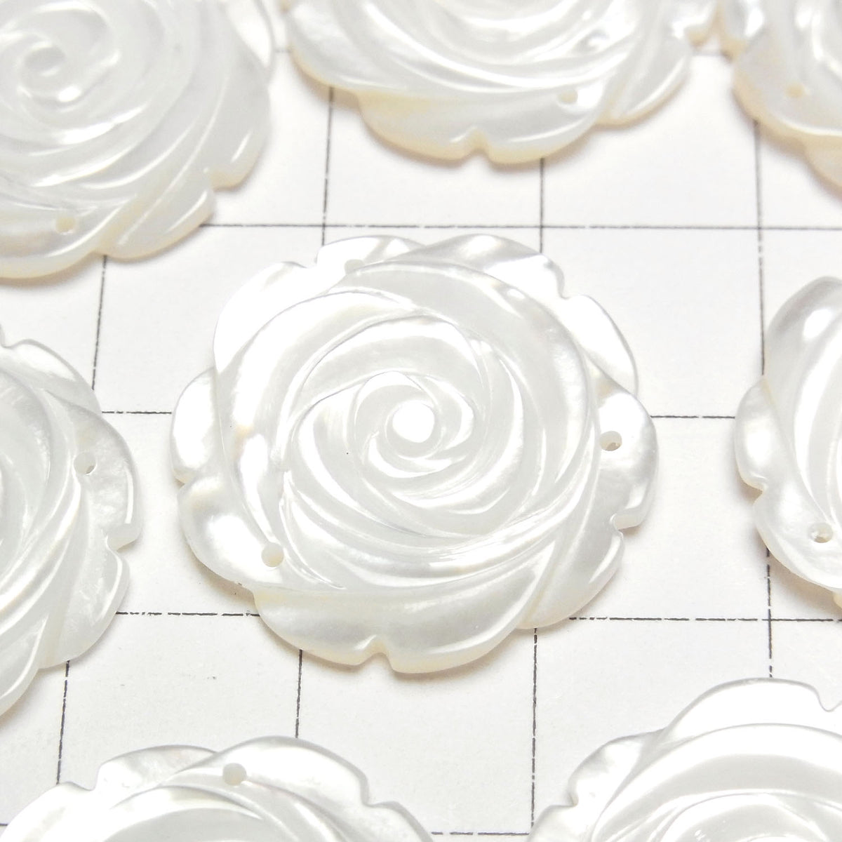 3pcs 8,79 $ ! Coque blanche (huître à lèvres argentées) AAA Rose 22 mm Trois trous 3pcs