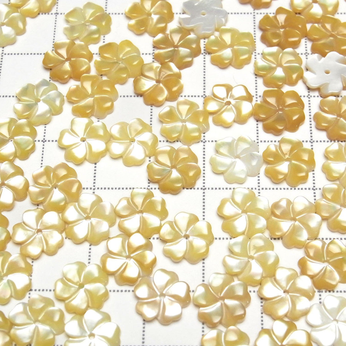 Coque jaune haute qualité AAA Fleur 10mm Trou central 4pcs 3,79 $ !