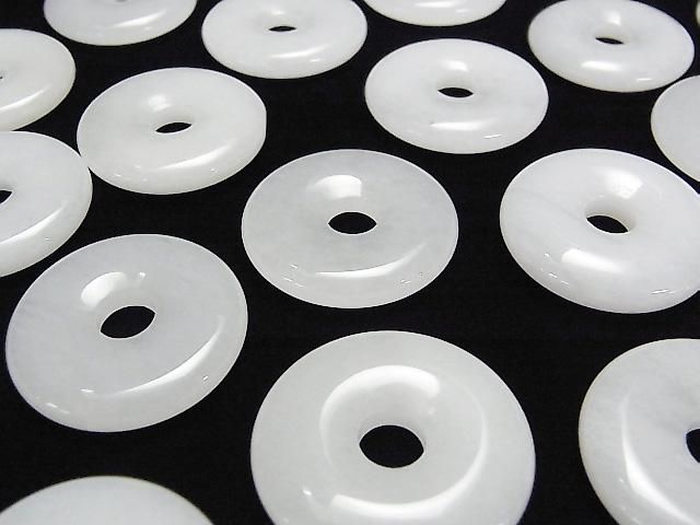 Weißer Jade Münze (Donut) 30x30mm 2 Stk