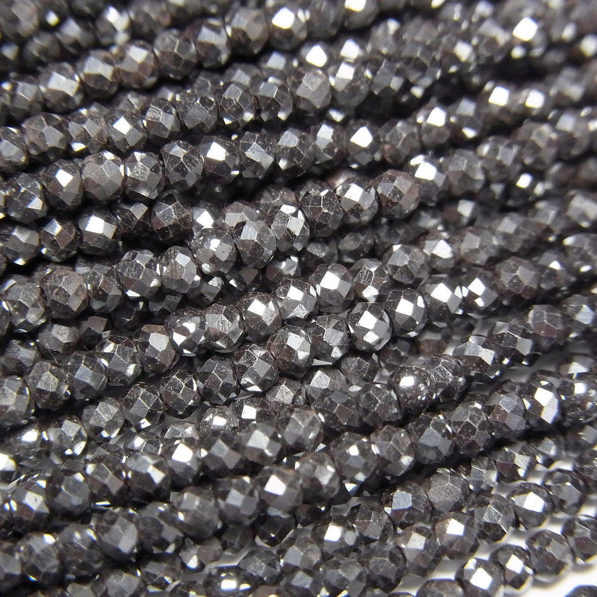 Hochwertig! Hämatit Facettierte Runde 2 mm 1Strang-Perlen (ca. 12 Zoll/29 cm)