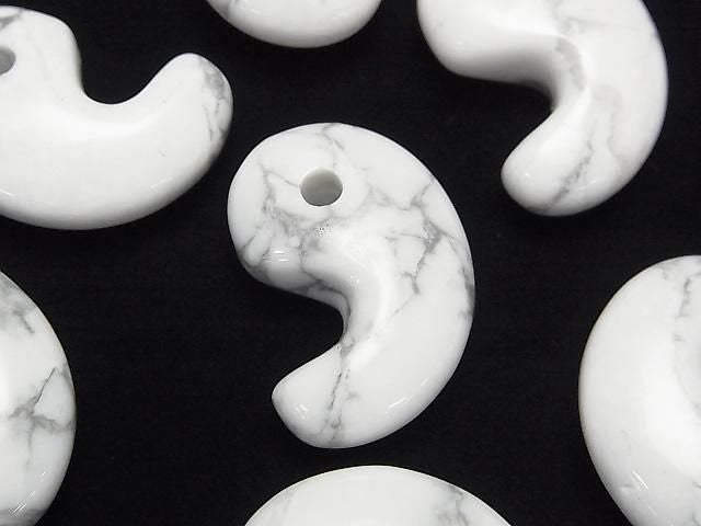 Howlite Magnésite Perle en forme de virgule 30x20mm 2pcs