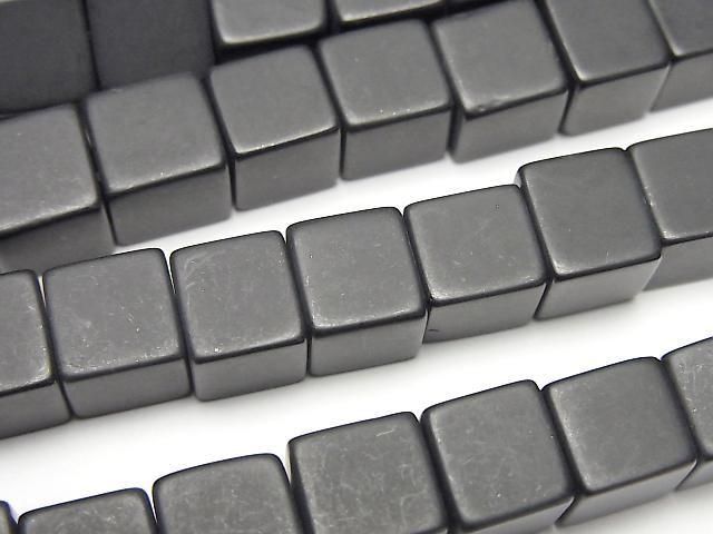 Frostonyx Würfel 8x8x8mm halb oder 1Strang Perlen (ca. 38cm)