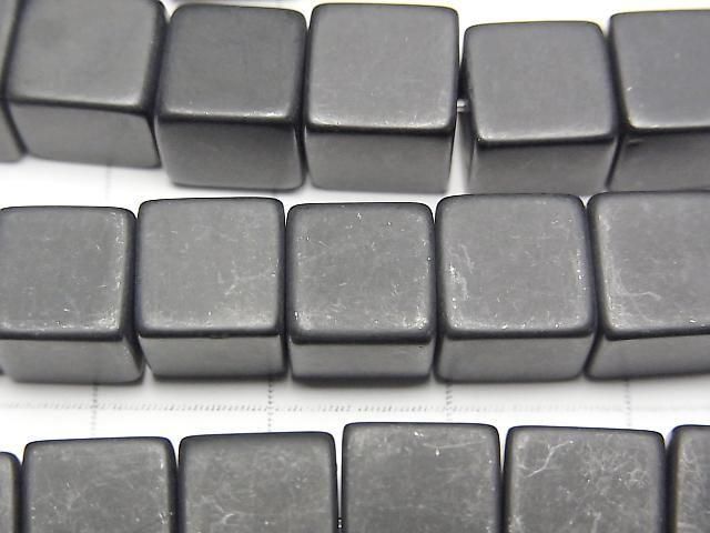 Frostonyx Würfel 8x8x8mm halb oder 1Strang Perlen (ca. 38cm)