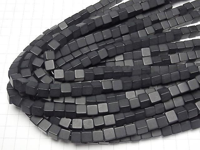 Frostonyx Würfel 8x8x8mm halb oder 1Strang Perlen (ca. 38cm)