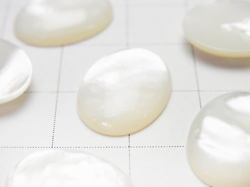 Hochwertige weiße Muschel (Silberlippen-Auster) AAA ovale Cabochon 16 x 12 mm 2 Stück