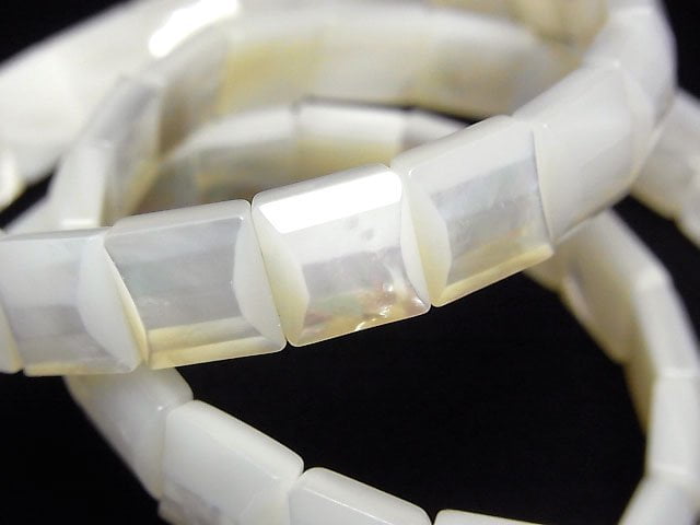 Hochwertige Weiße Muschel AAA 2 Löcher Facettierte Quadrat 10x10x4.5mm 1Strang Perlen (Bangle Armband)