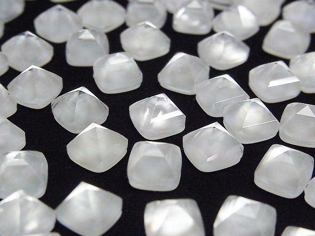 Weißes Muschel x Kristall AAA Zuckerhut-Schliff 8x8mm 2 Stück