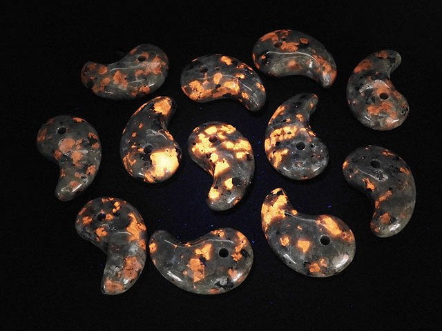 Yooperlite Komma-förmige Perle 30x19mm 1Stück