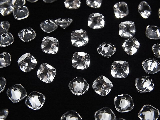 Hochwertiger Danburit AAA lose Steine quadratisch facettiert 6x6mm 1 Stück