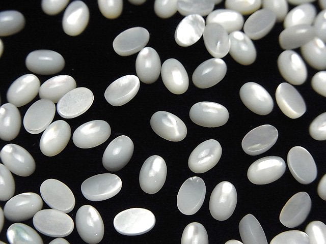 Hochwertige weiße Muschel (Silberlippen-Auster) AAA Oval Cabochon 6x4mm 5 Stück