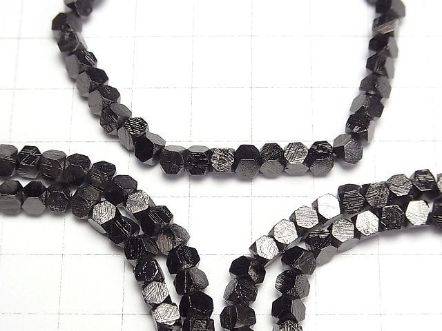 Meteoriten (Muonionalusta) Würfelform 4x4x4mm Schwarzes Armband
