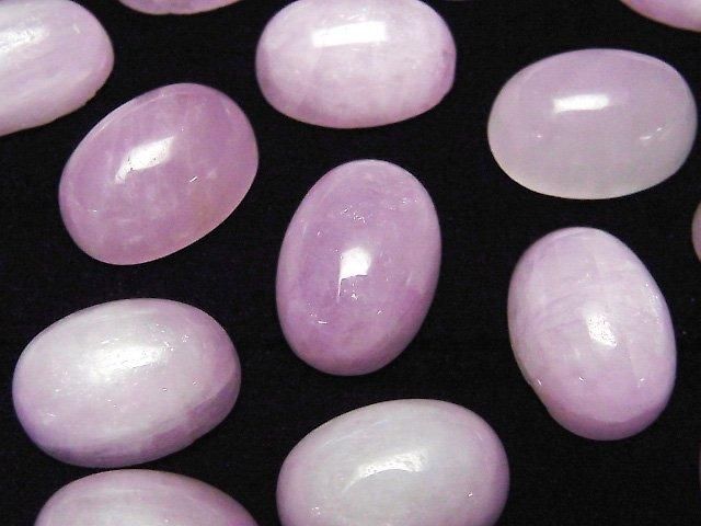Nigerian Kunzite AAA- Oval Cabochon 18x13mm 1pc