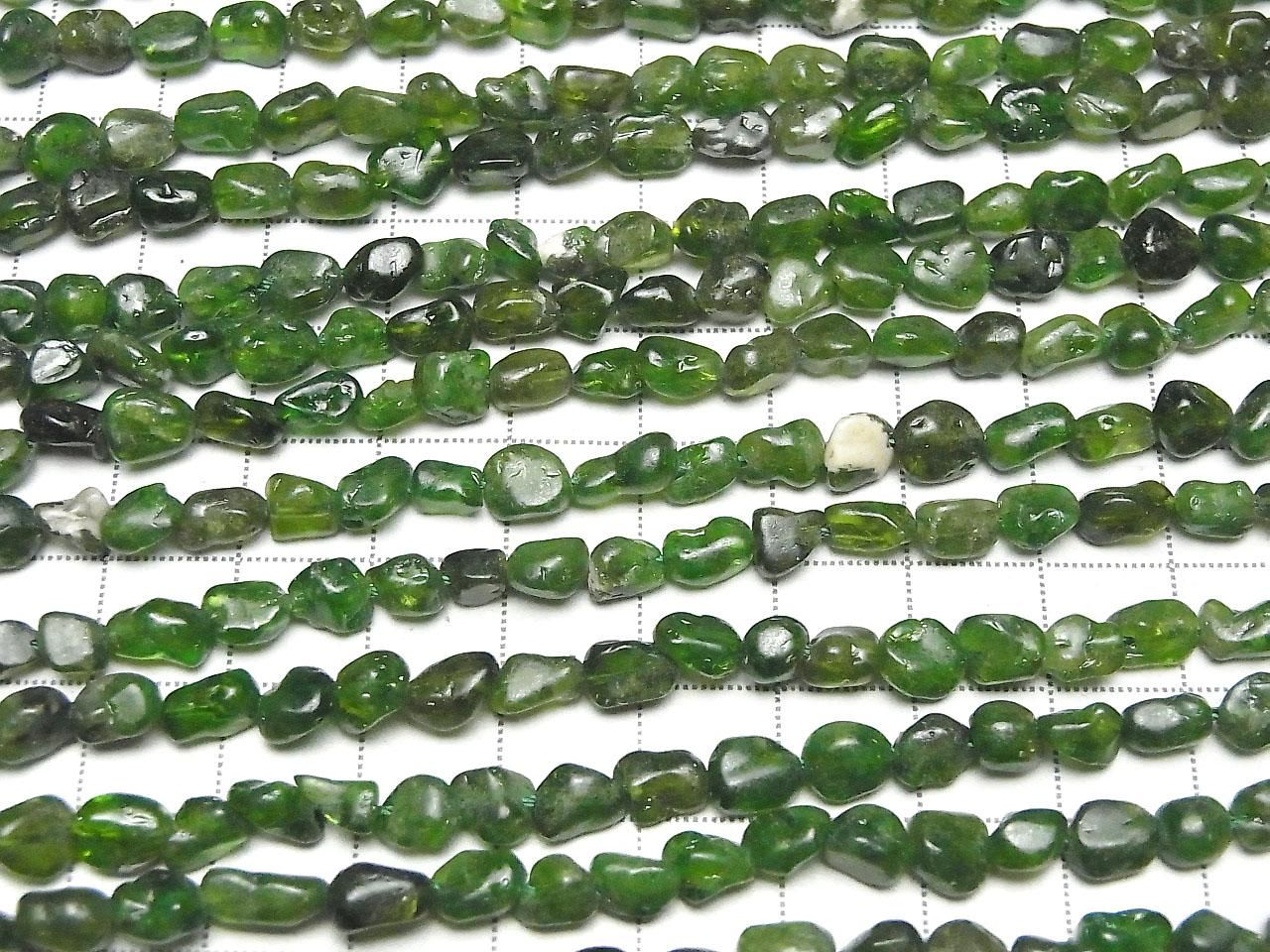 Diopside Chromifère AA, petites pépites, 1 rang de perles (environ 15 pouces/38 cm)