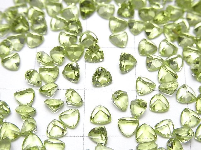 Hochwertiger Peridot AAA Lose Stein Dreieck Facettiert 4x4mm 10Stücke