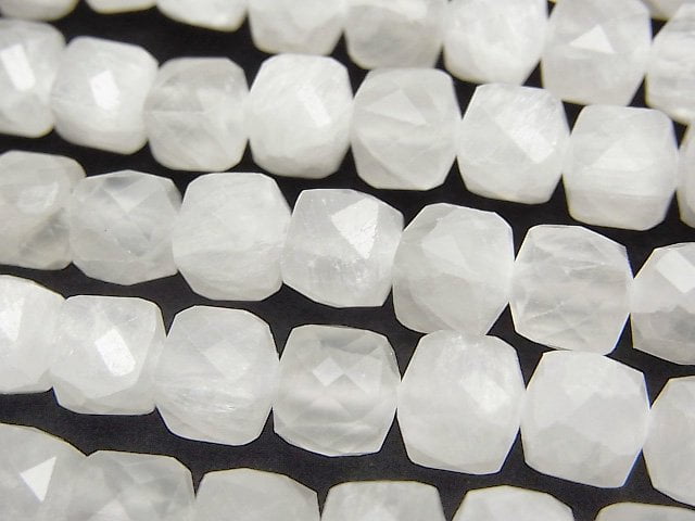 高品質!白玉方形 7x7x7mm 珠子一串(約14英吋/34公分長)