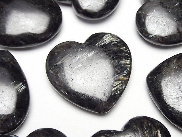 Nuummite Undrilled Heart 28x30mm 1pc