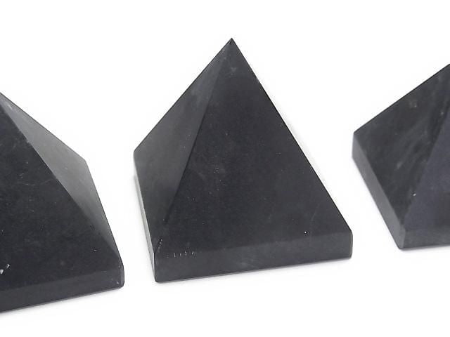 Shungite AAA Pyramid Shape 35-40mm 1pc