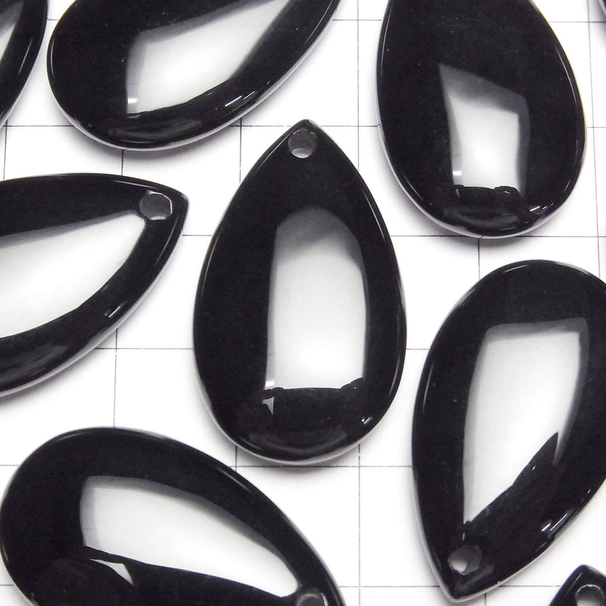 Onyx AAA Pear shape 30x18mm 2pcs
