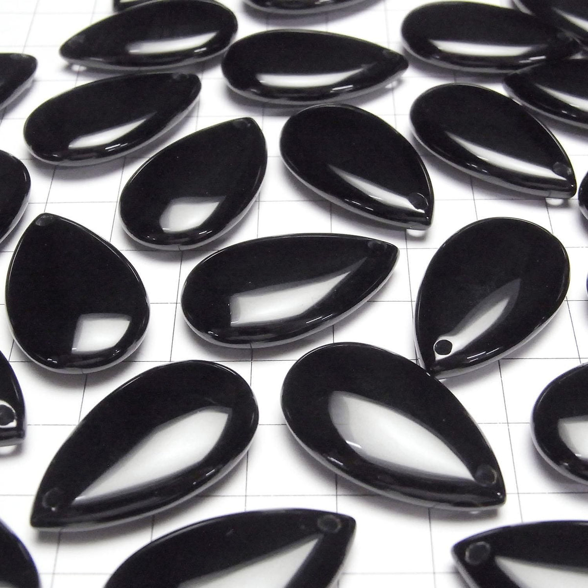 Onyx AAA Pear shape 30x18mm 2pcs