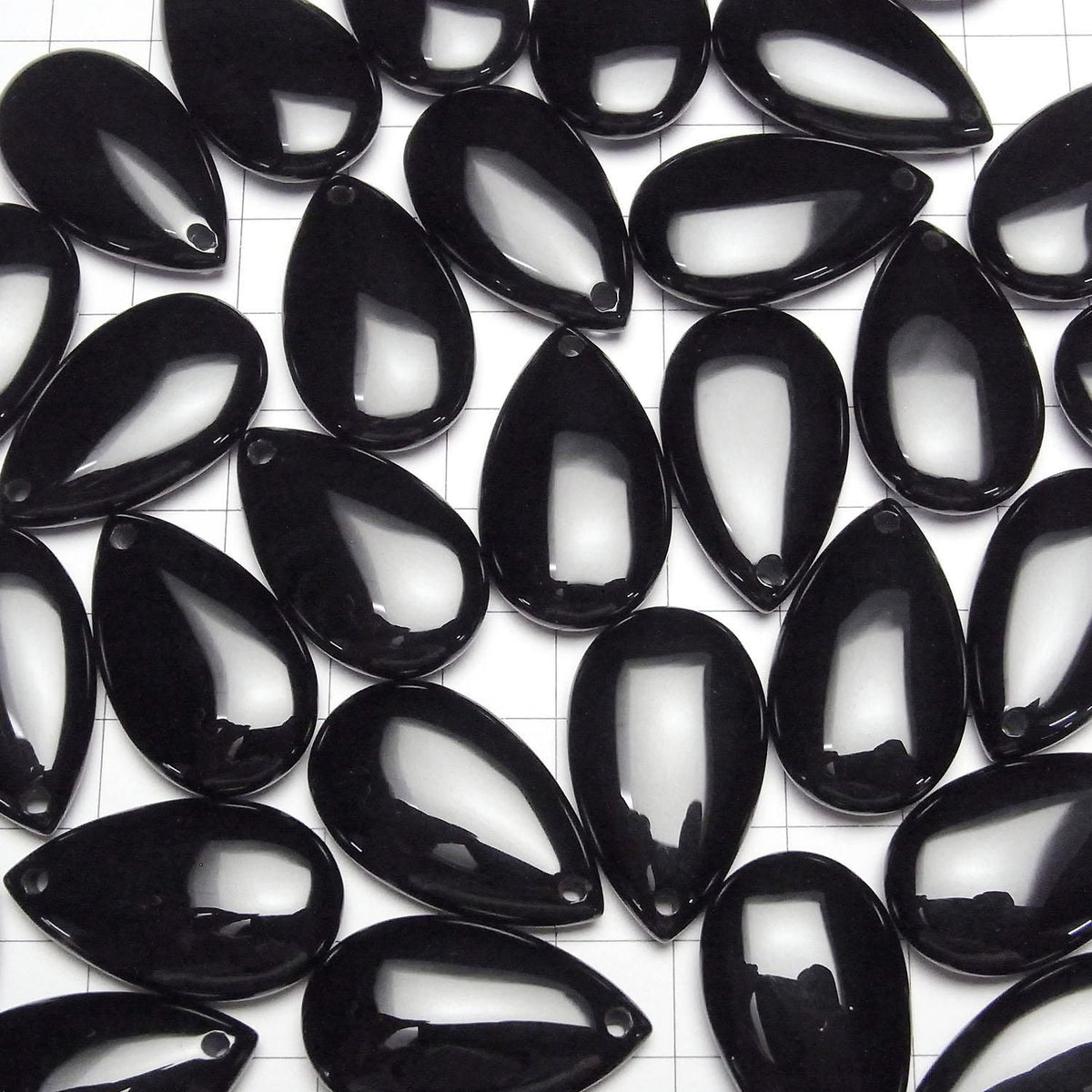 Onyx AAA Pear shape 30x18mm 2pcs