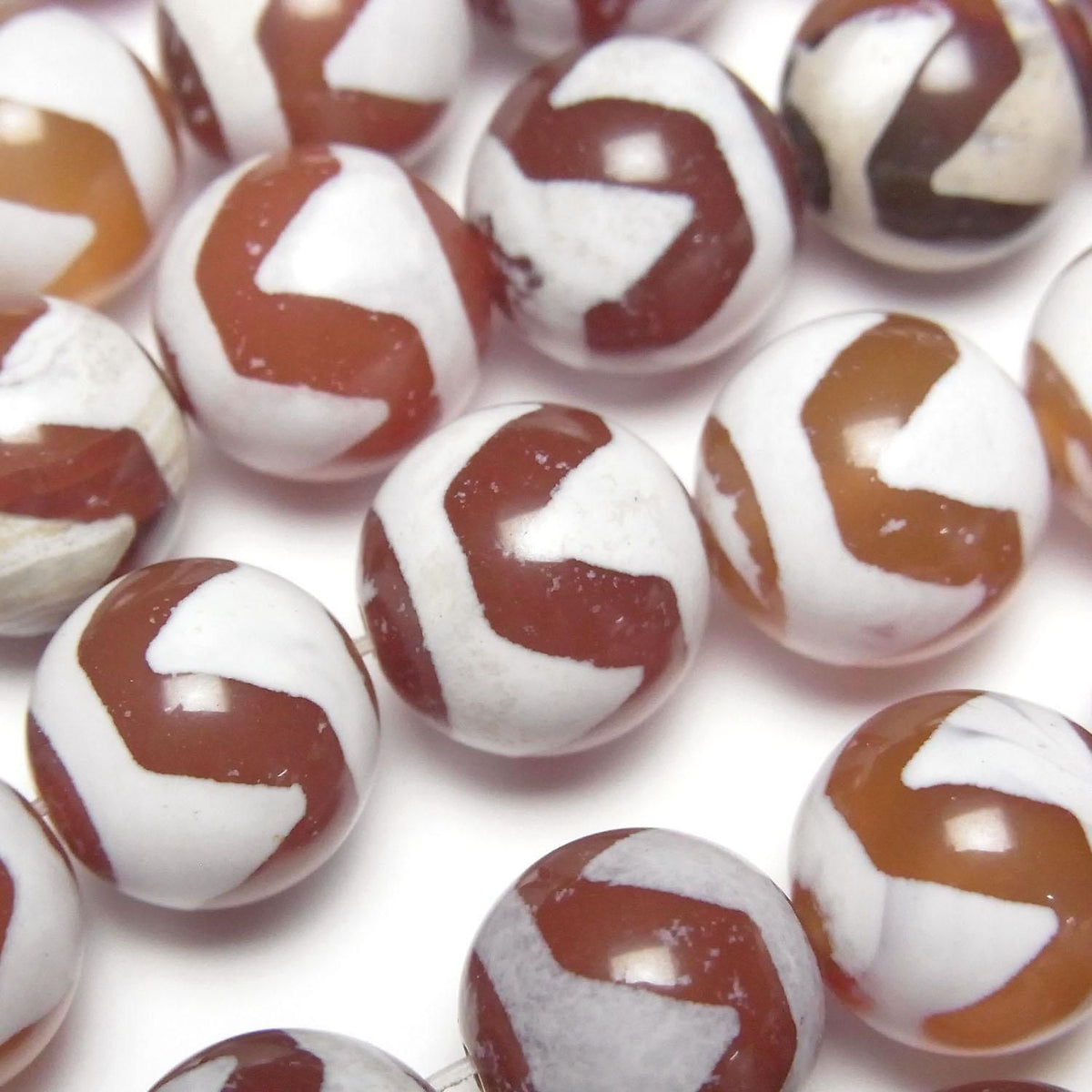 Tiger Tooth Dzi Bead (Koga Tenju) Round 12mm Red-Brown 1strand beads (approx. 12 inches/30 cm)