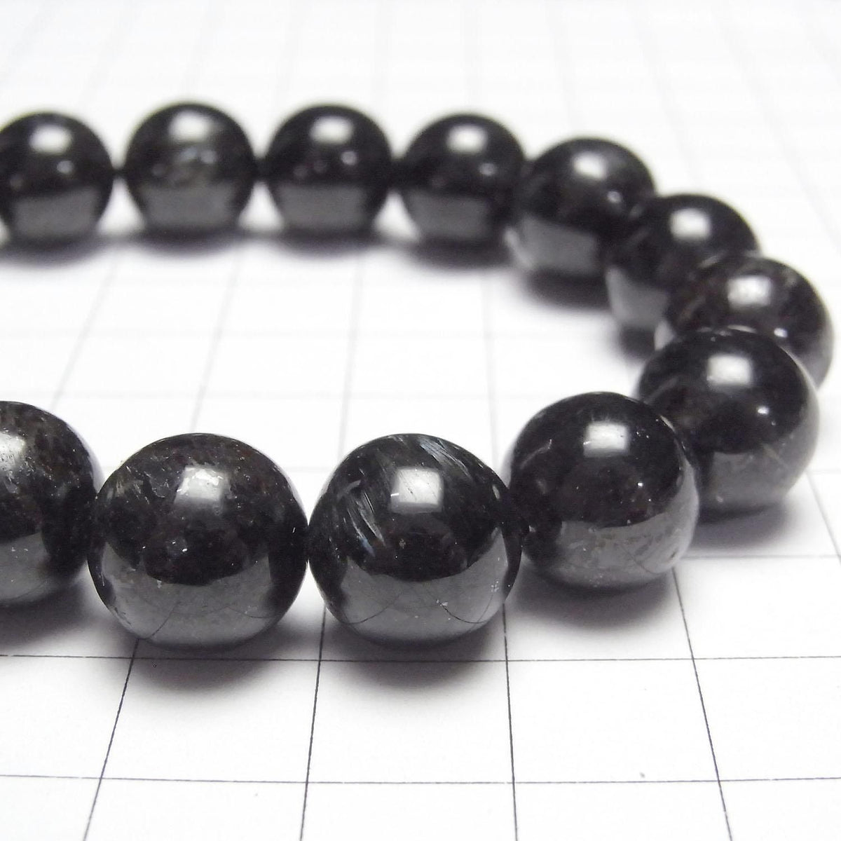 Nuummite Round 12mm 1strand beads (Bracelet)