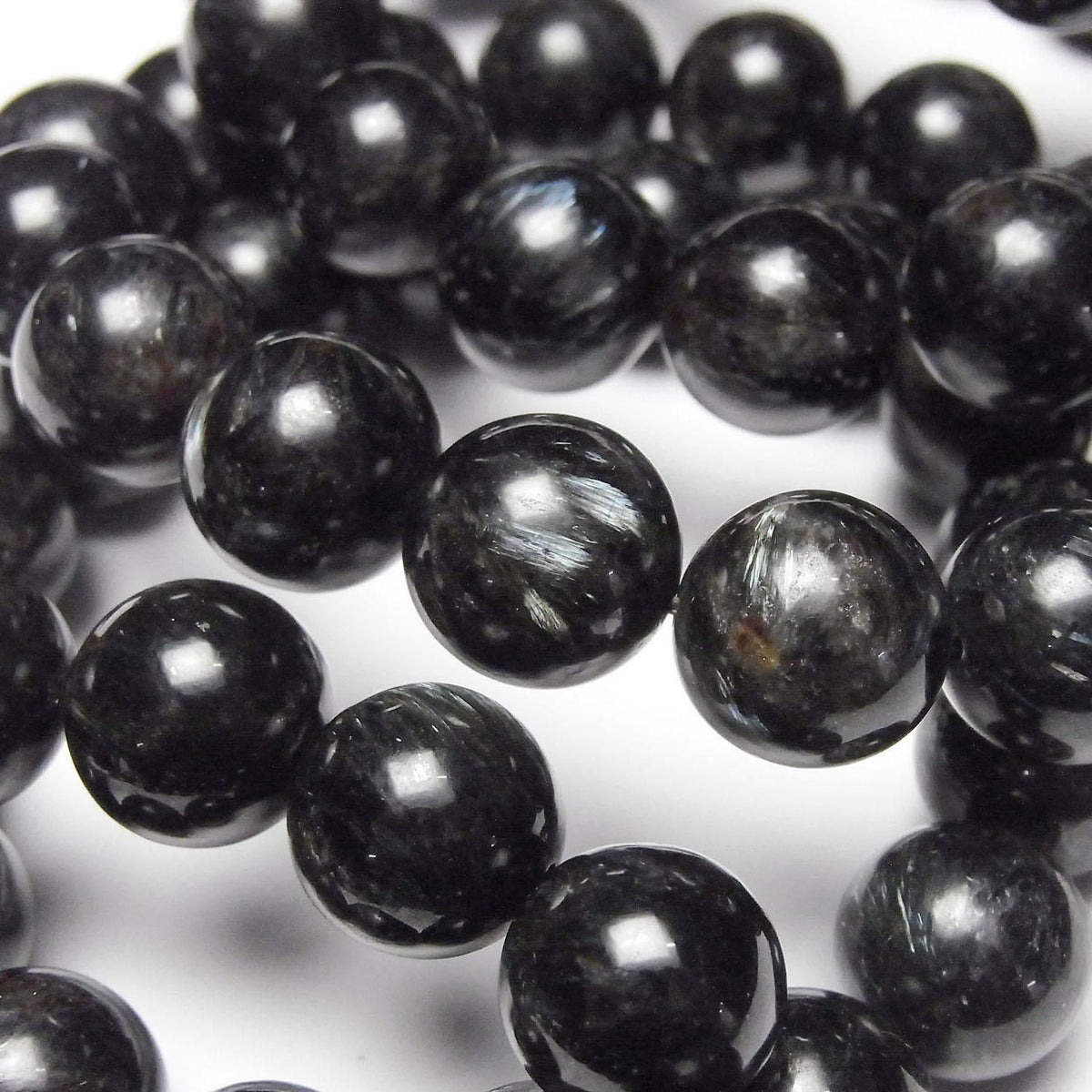 Nuummite Round 14mm 1strand beads (Bracelet)