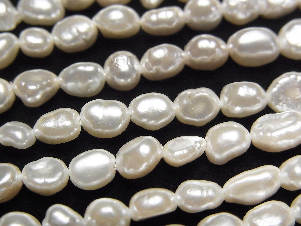 Fresh Water Pearl AA White Baroque 4-6mm Pearl Coated 1strand beads (approx. 15 inches/38 cm)