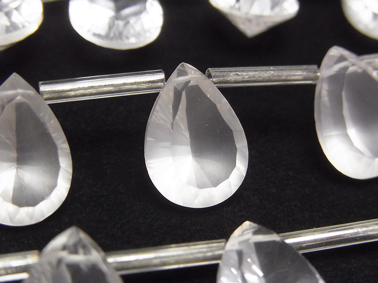 Hochwertiger Madagaskar Rosenquarz AAA Birnenform Konkavschliff 14 x 10 mm halb oder 1Strang (10 Stück)