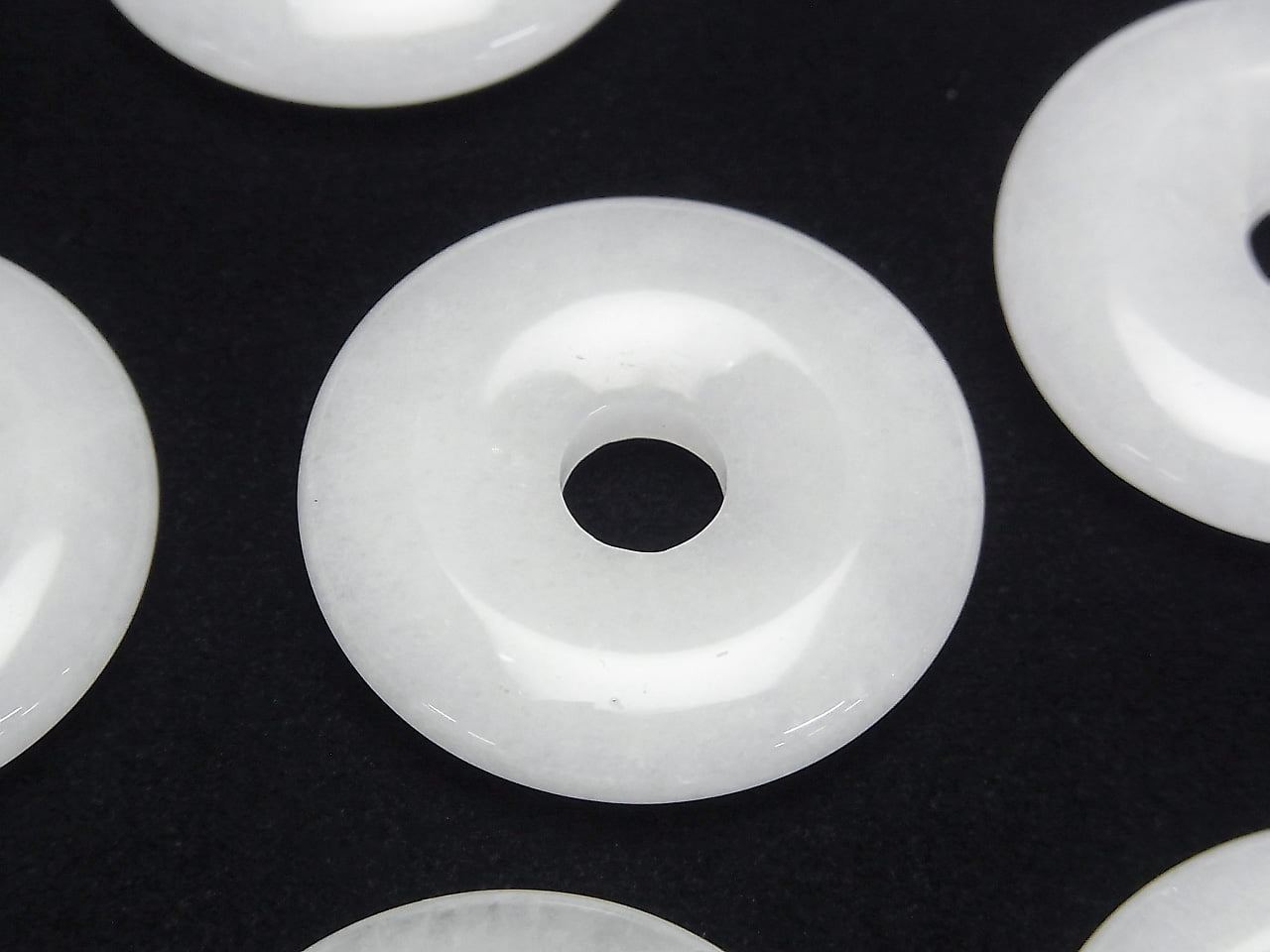 White Jade Coin (Donut) 30x30mm 2pcs