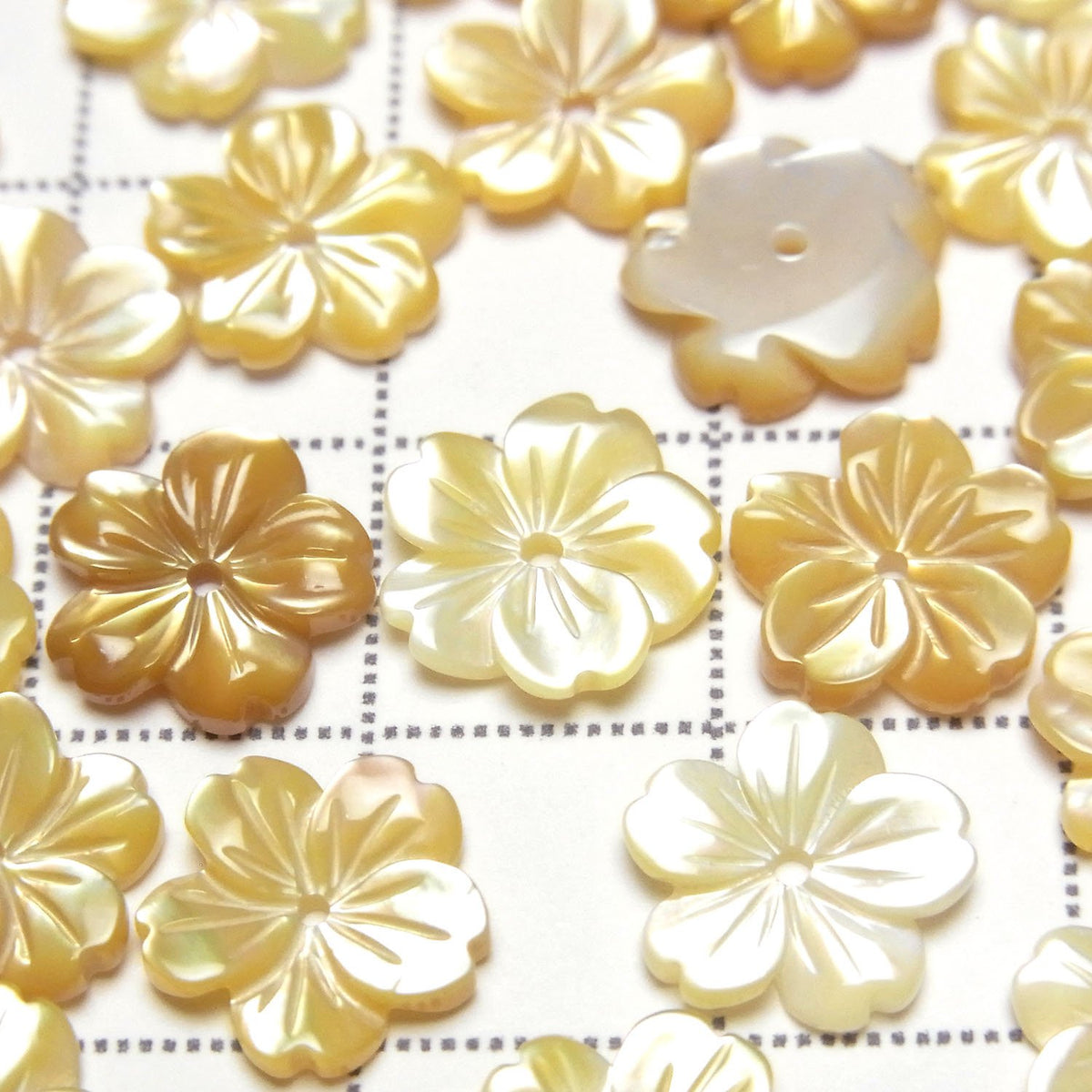 High Quality Yellow Shell AAA Flower 10mm Center Hole 4pcs