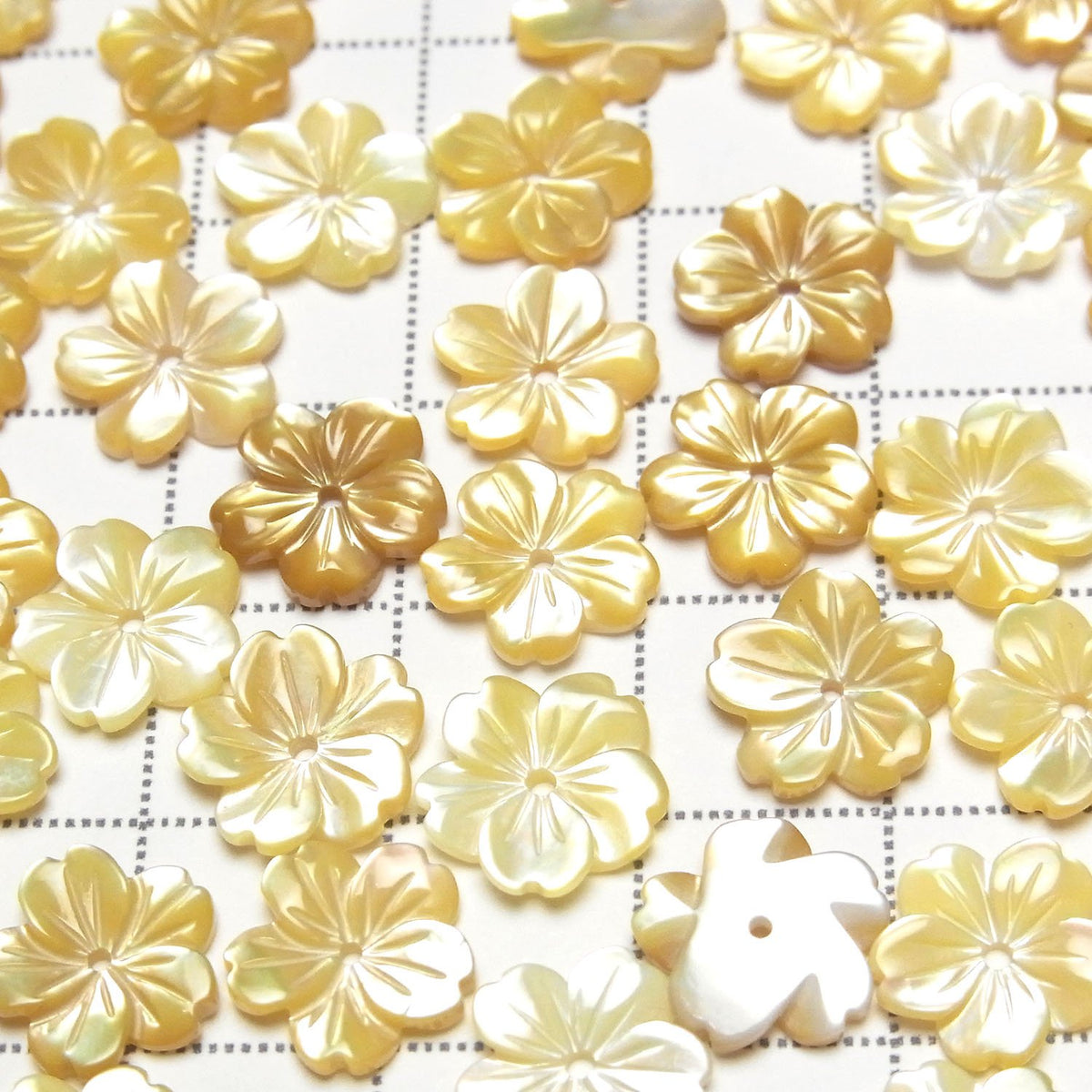 High Quality Yellow Shell AAA Flower 10mm Center Hole 4pcs