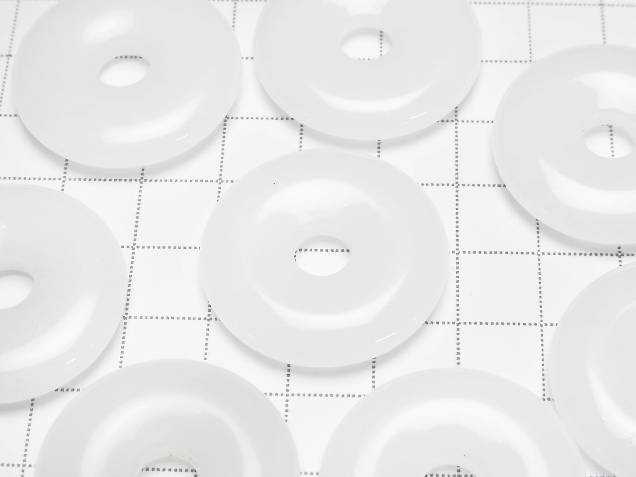 White Jade Coin (Donut) 30x30mm 2pcs