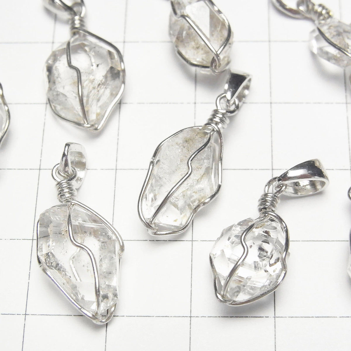 Pakistan Oil in Quartz Rough Rock Nugget Pendant Wire Frame 1pc