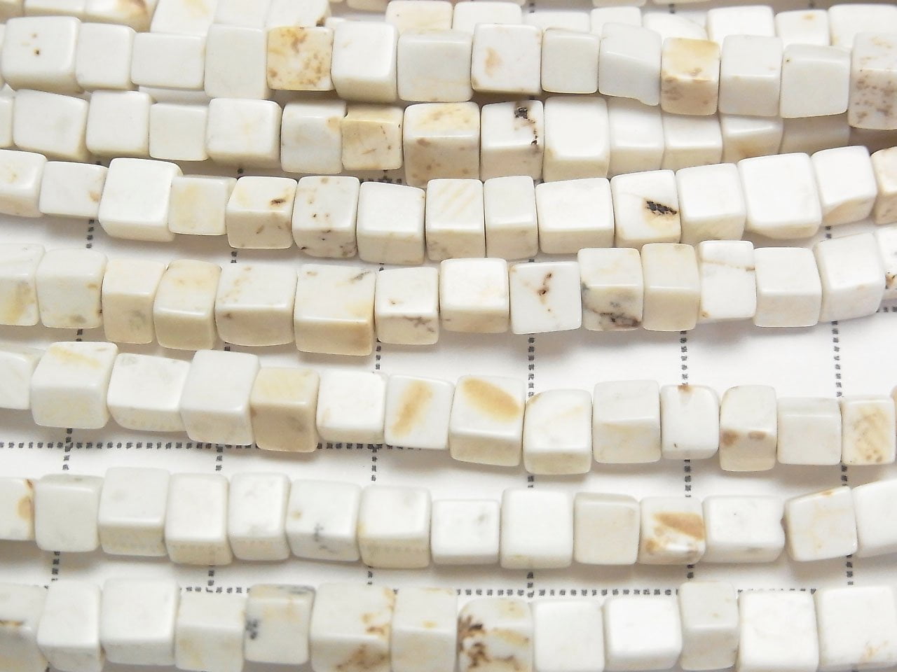 1 fil 4,79 $ ! Cubes de magnésite 4x4x4mm, 1 fil de perles (environ 37cm/15pouces)