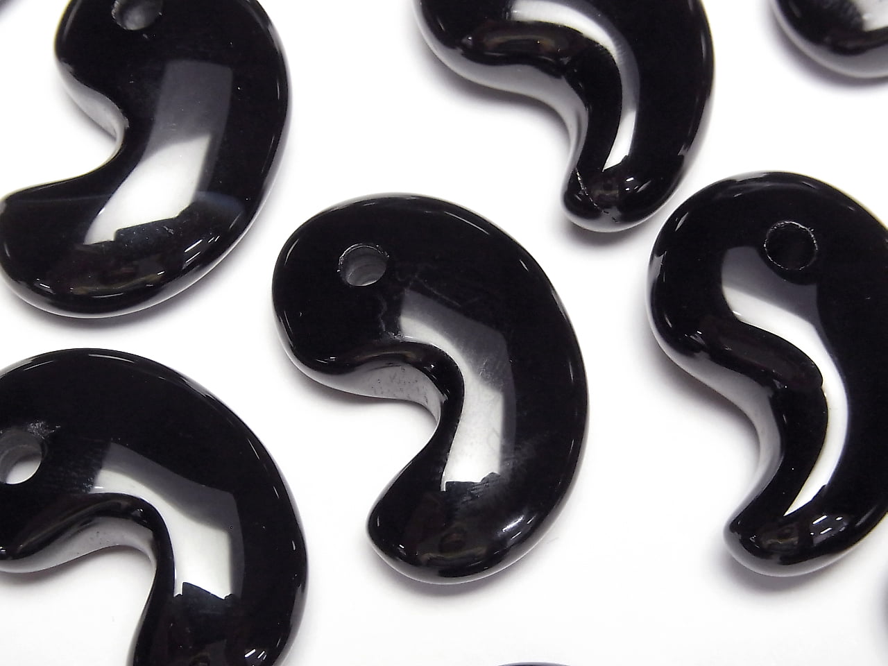 Onyx Comma Shaped Bead 30x20mm 1pc