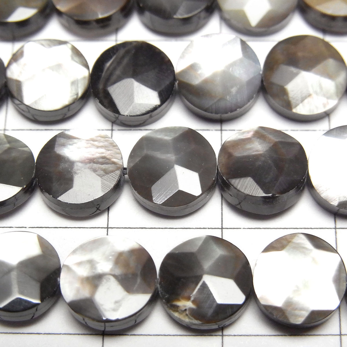 高品質黑蝶貝刻面錢幣珠(星紋)8x8mm 半串或一串(約15英吋/38公分)
