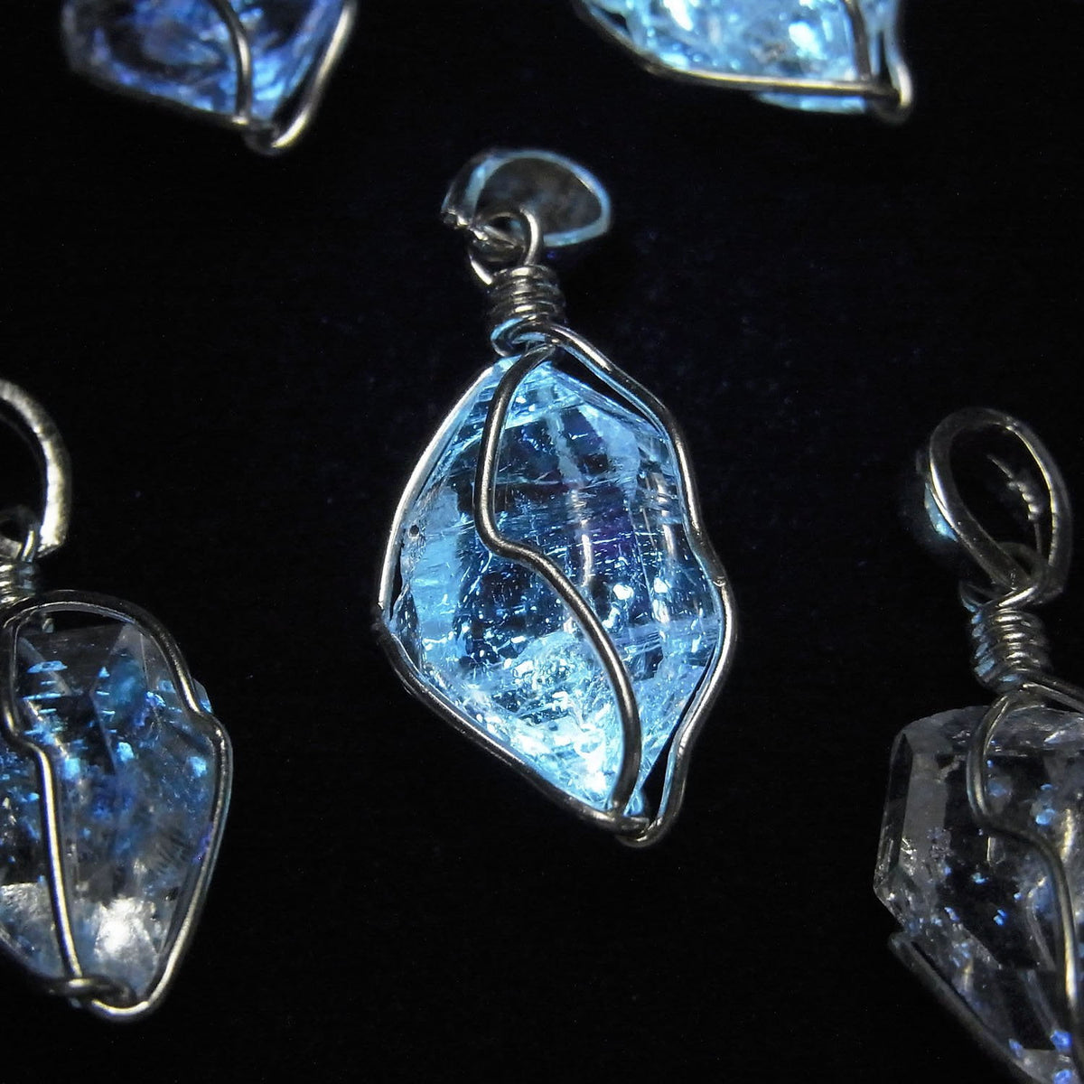 Pakistan Oil in Quartz Rough Rock Nugget Pendant Wire Frame 1pc
