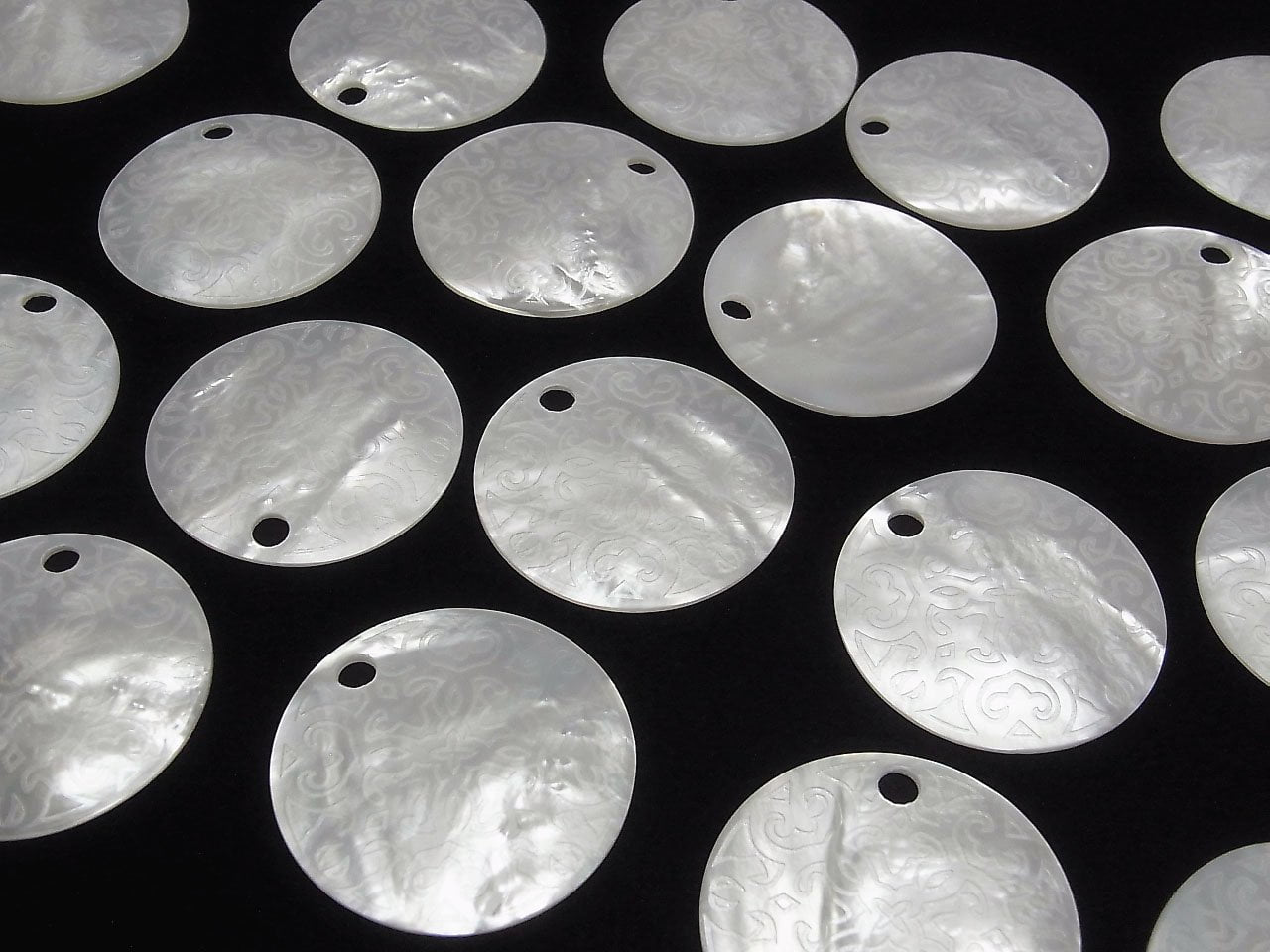 High Quality White Shell Carved Coin 40x40x2mm 1pc