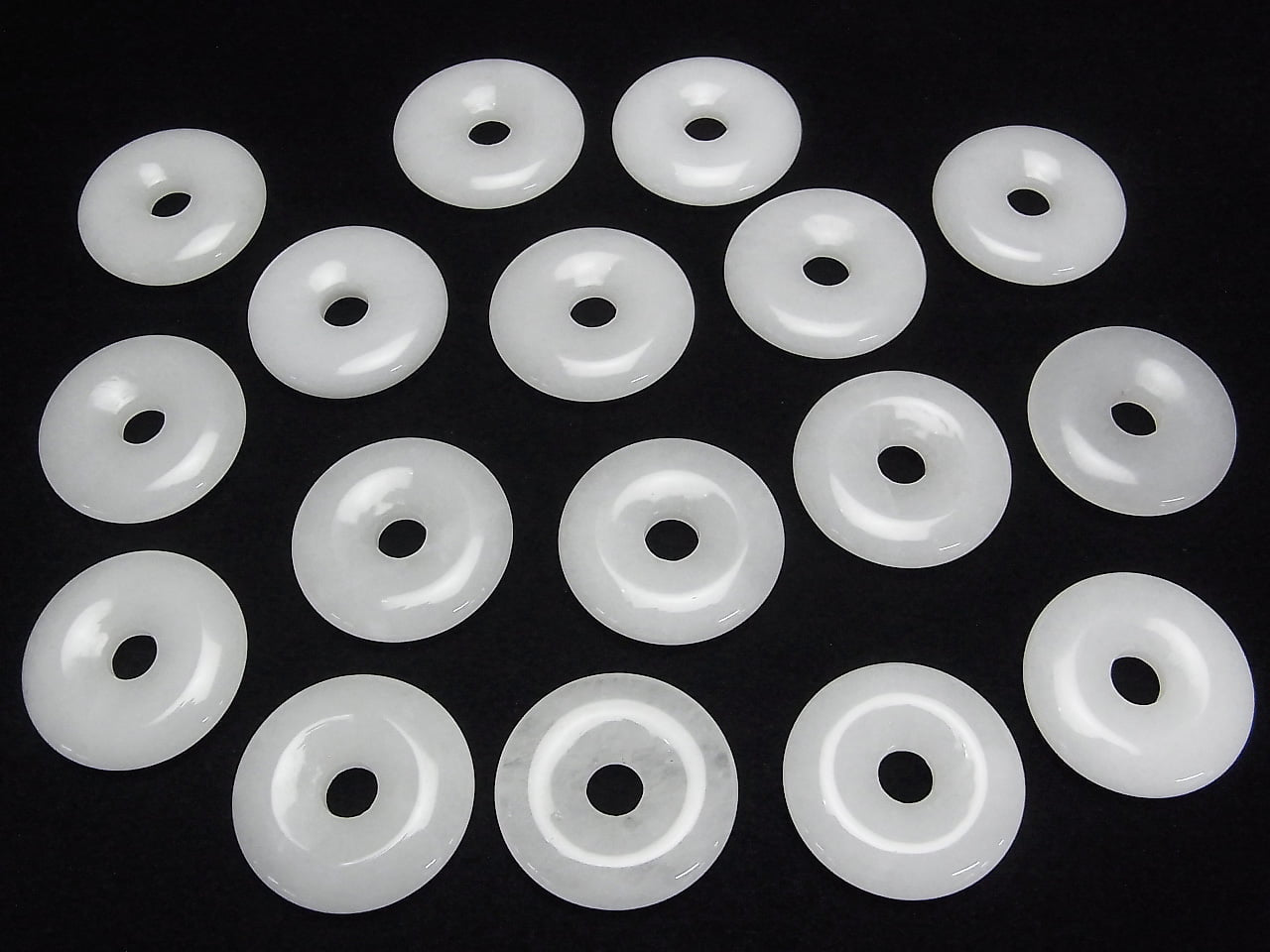 White Jade Coin (Donut) 30x30mm 2pcs
