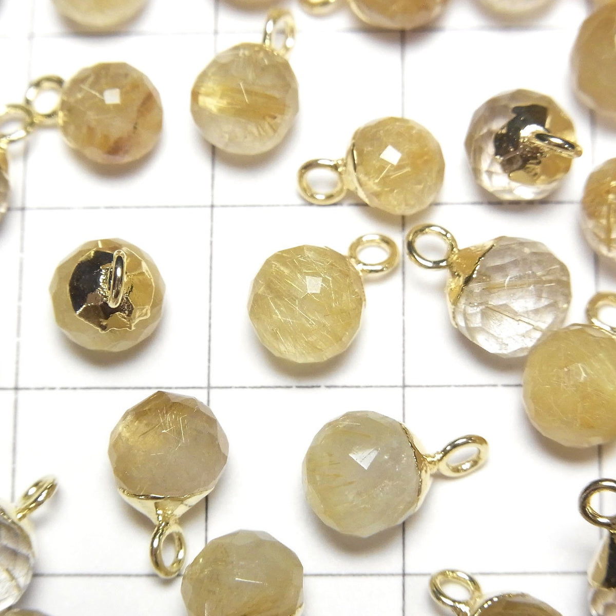 Rutilierter Quarz Zwiebel Facettierte Briolette Charm Goldfarbe 2 Stück