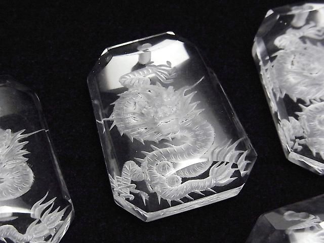 Carved by Dragon (Four Divine Beasts)! Crystal AAA Pendant 32mm 1pc