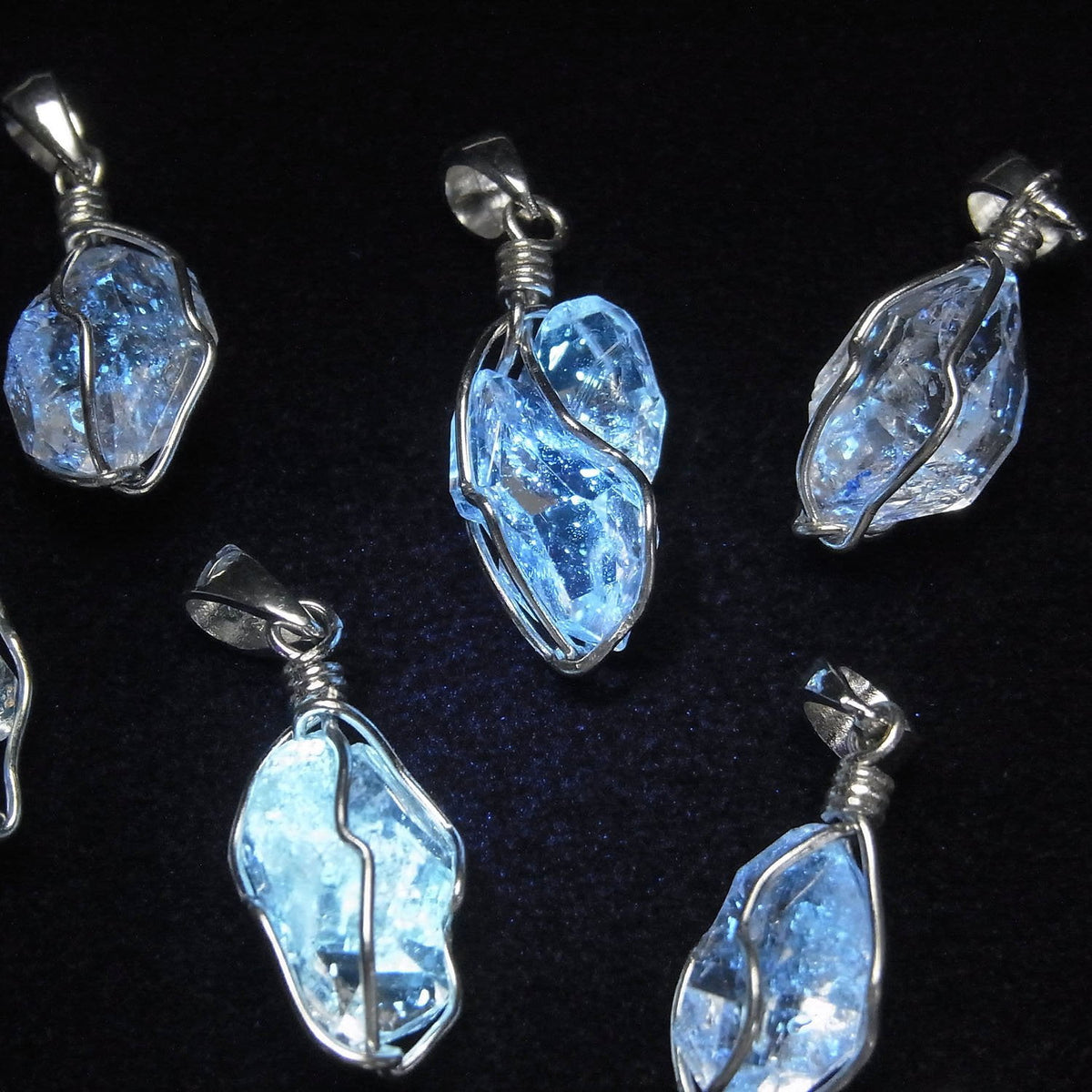Pakistan Oil in Quartz Rough Rock Nugget Pendant Wire Frame 1pc
