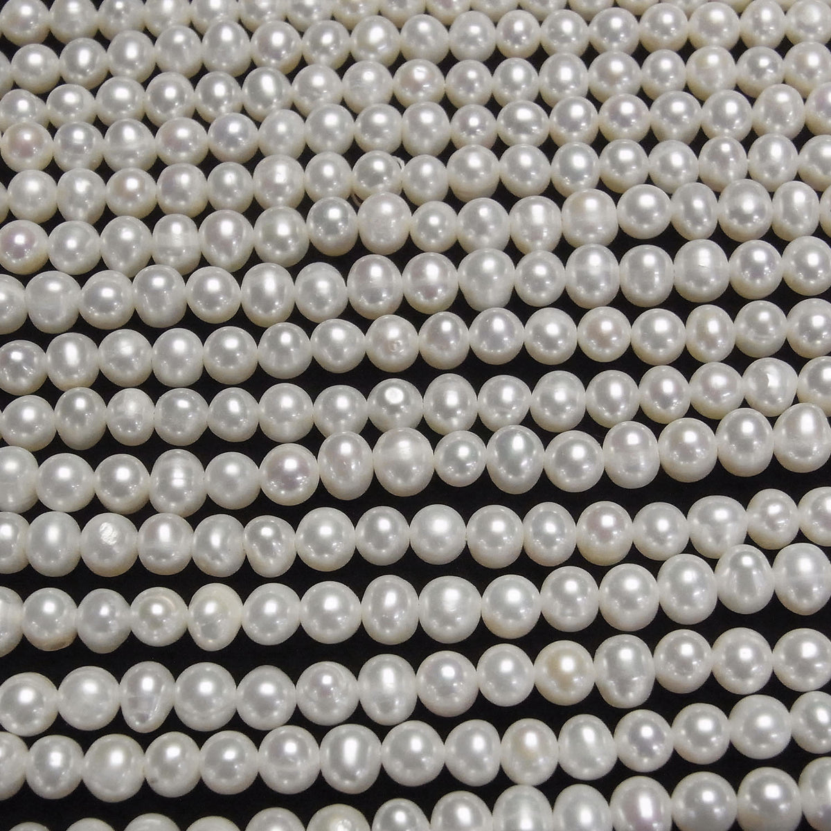 Perles d'eau douce AA+ forme patate 6-7mm blanches (env. 14 pouces/34 cm) un fil