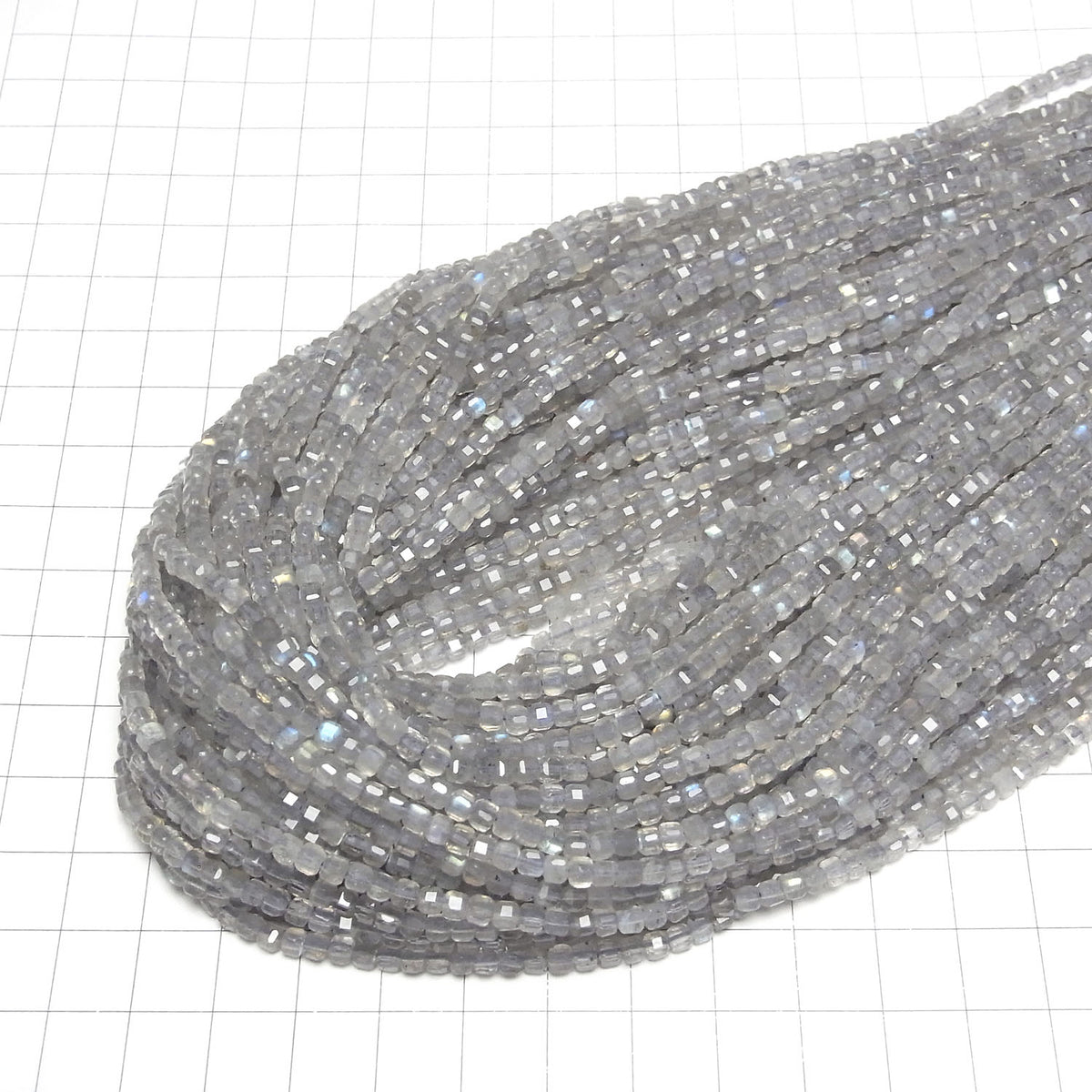 Haute qualité ! Labradorite de forme cube AA++ 3x3x3mm, 1 fil de perles (environ 15 pouces/37 cm)