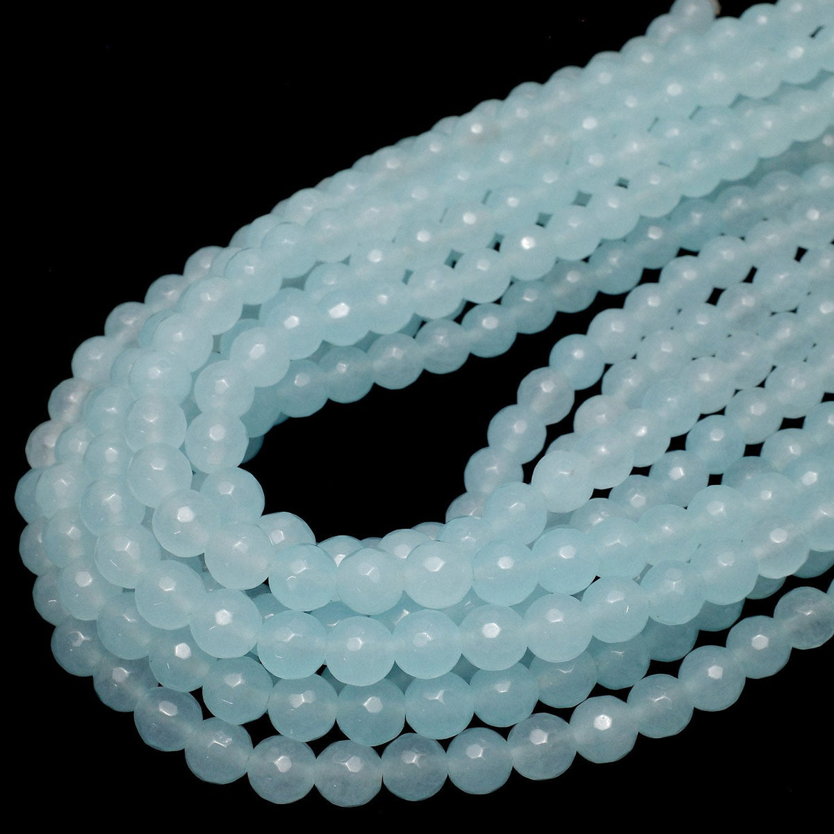 1 Strang 6,79 $! Hellblauer Jade 64 facettierte Runde 8 mm 1 Strang Perlen (ca. 15 Zoll / 36 cm)
