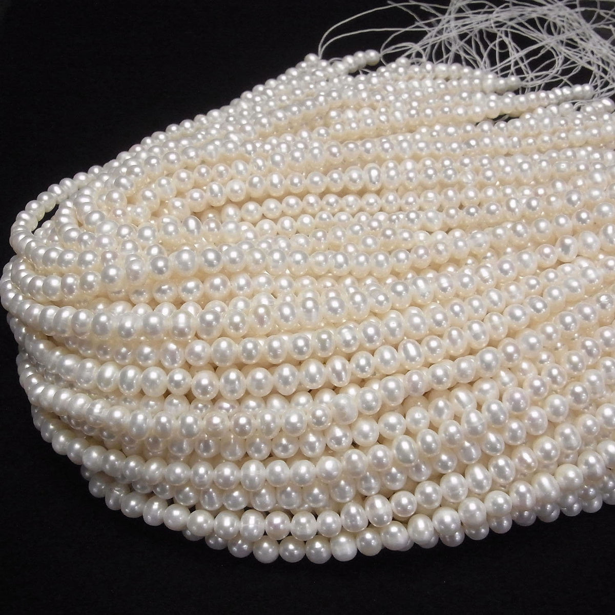 Perles d'eau douce AA+ forme patate 6-7mm blanches (env. 14 pouces/34 cm) un fil