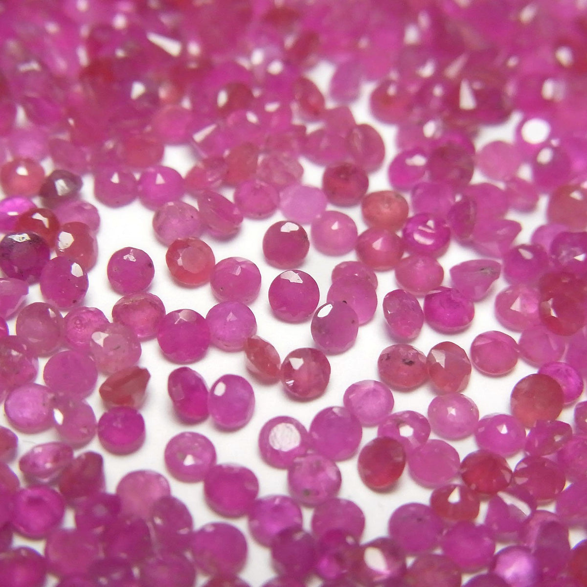 Rubis de haute qualité AA+ Pierre non sertie Ronde Facettée 2x2mm 20 pièces