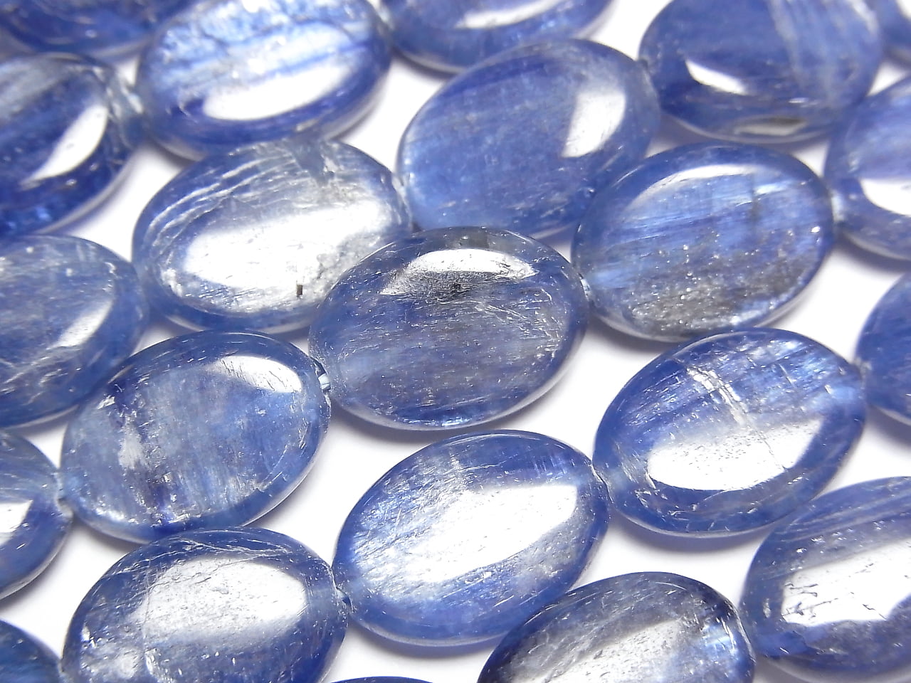 Cyanite AA++ Ovale 14x10x4mm demi-fil ou un fil de perles (environ 15 pouces/36 cm)